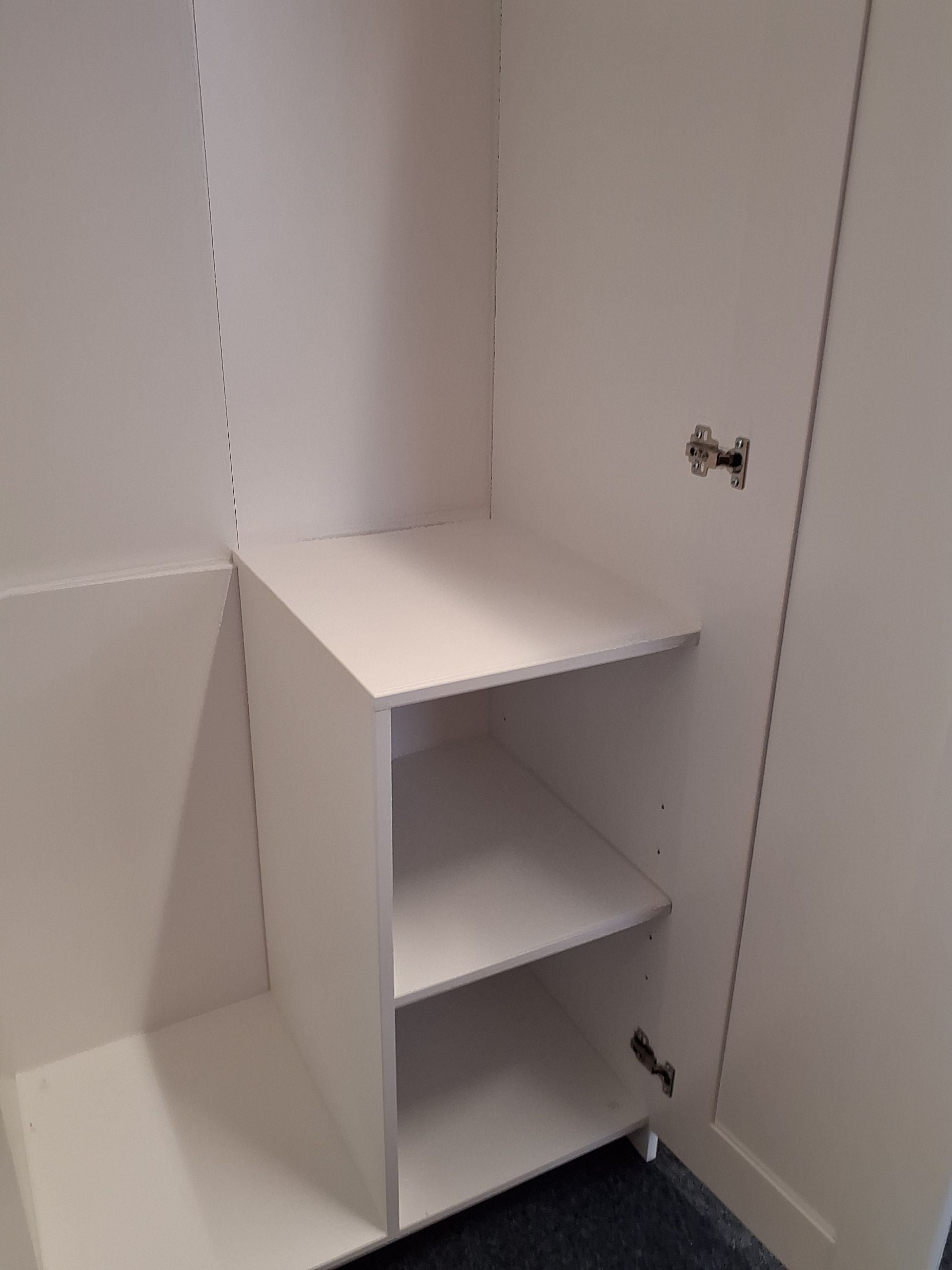 Klædeskab